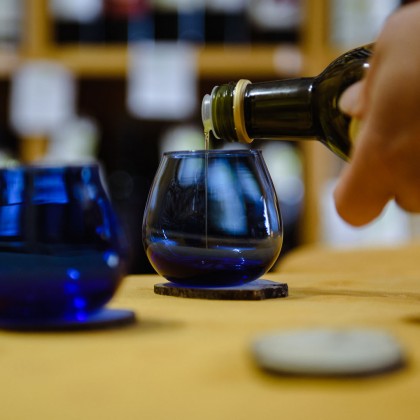 Degustazione olio extra vergine di oliva in Bottega